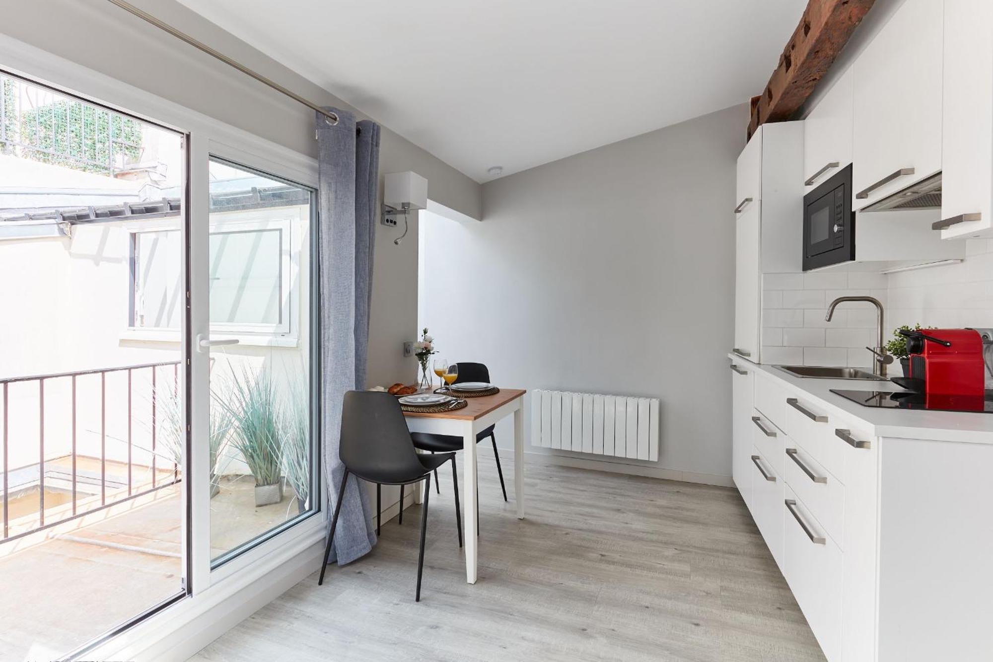 Jardin Du Luxembourg With Balcony - Cityapartmentstay * Parijs